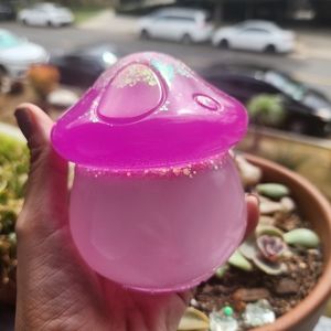 Resin Mushies 🍄 That Glow ( Glitter ) UV Resin
